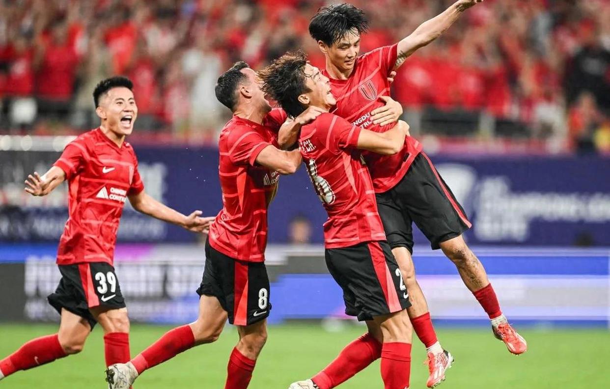 开云下载-关于赛地聚焦：亚冠关键时刻热度飙升，莱比锡更衣室发声，震撼外界，更衣室氛围转暖的信息-开云下载