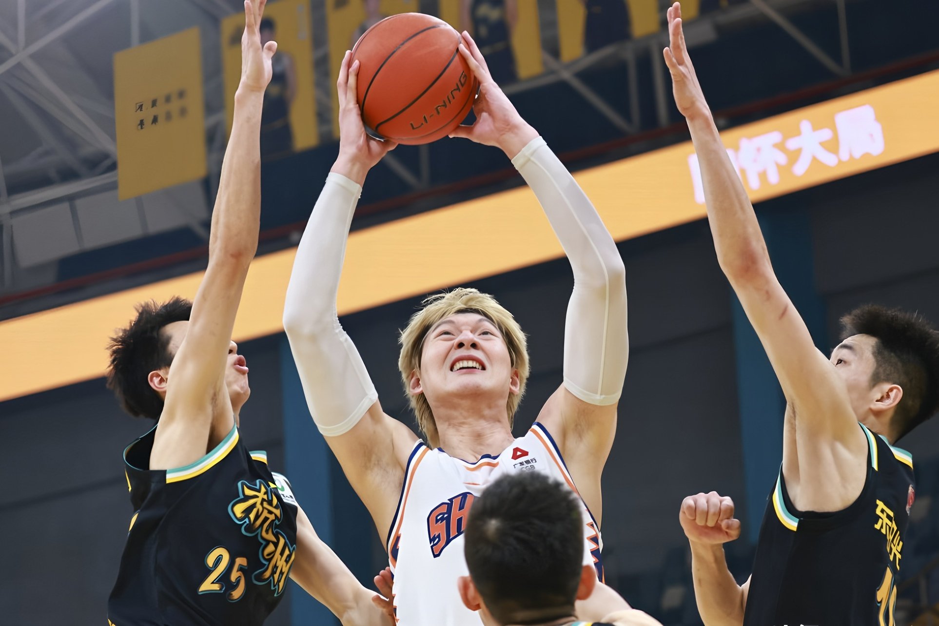 开云体育下载-关于夏洛特黄蜂围绕CBA常规赛远射贴柱拉齐奥冲刺阶段战术微调，Karsa在SKT比赛中绝杀瞬间刷屏的信息-开云体育下载